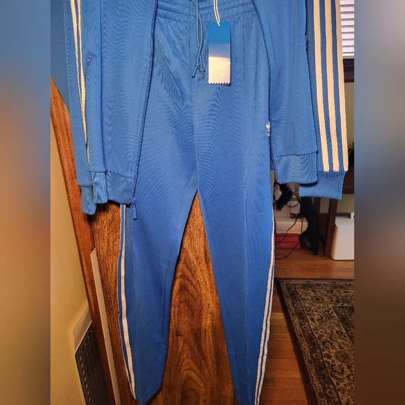 Women's tracksuit - Picture 3 of 4